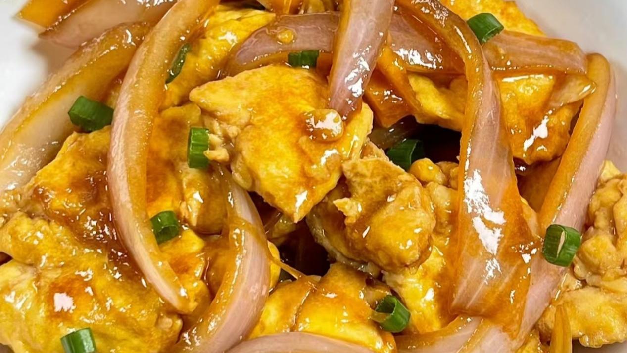 原来洋葱和它才是“天生一对”！简单一炒，鲜香下饭，比大鱼大肉还抢手！