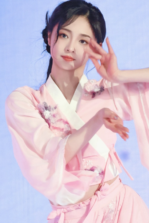 周洁琼的粉纱舞袖，似云似梦，这美妙的瞬间，超nice的！