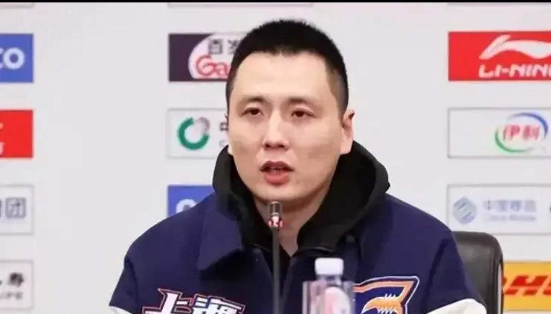 大比分输广东，卢伟犯了以下三点错误

1. 上海队最大的错误，就是主动选择了广东