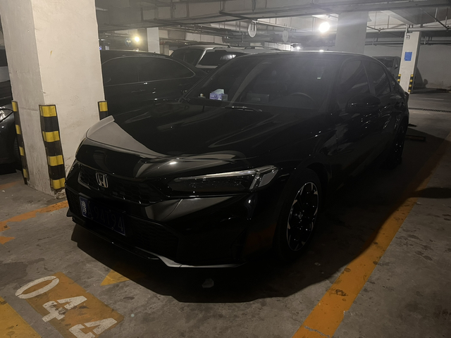 外观很不错
这一代轮毂和运动套件都还不错，可惜我更喜欢两厢版本的回旋镖尾灯