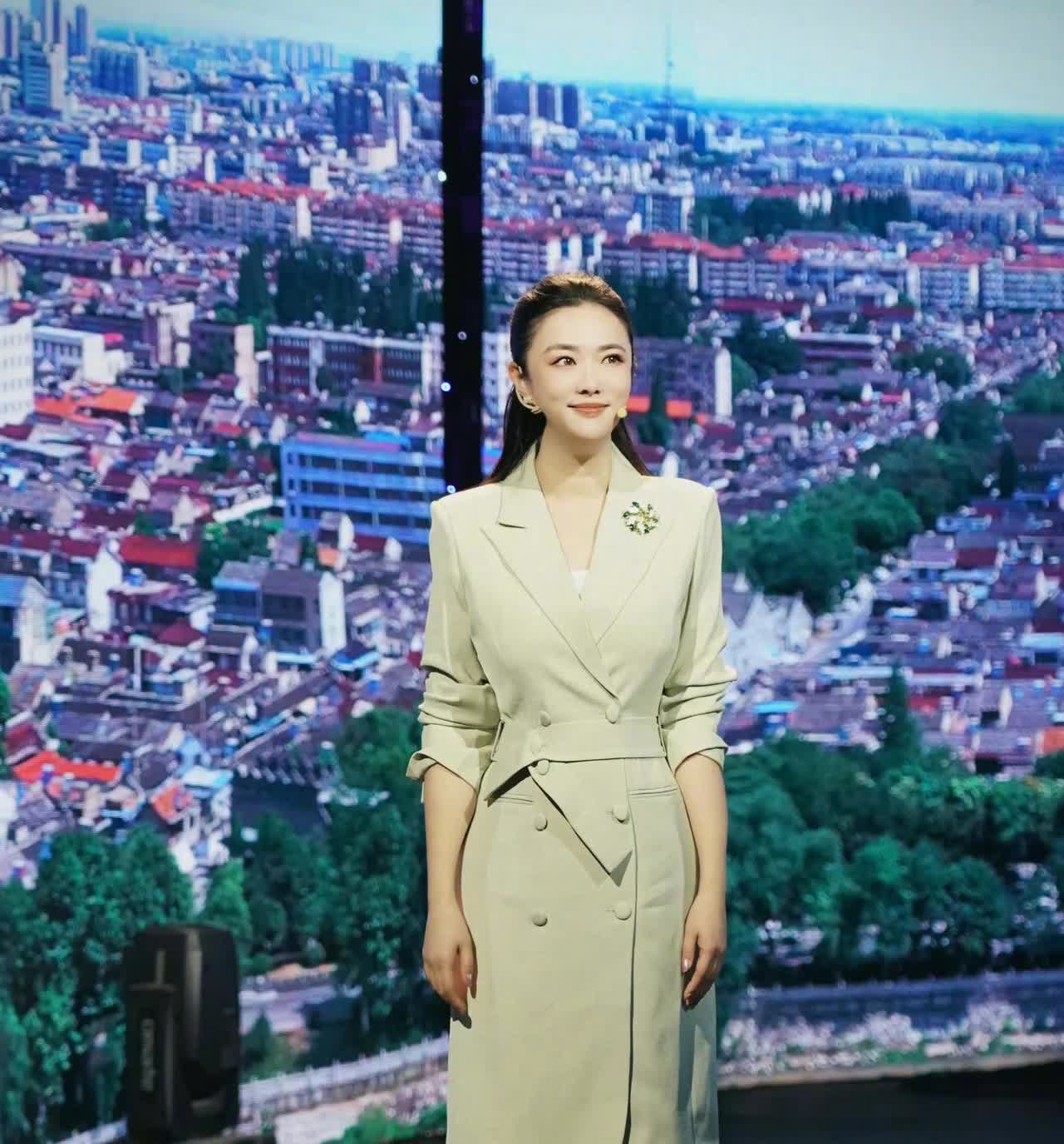 王曦梁，164cm，CCTV-8电视剧频道主持人。
