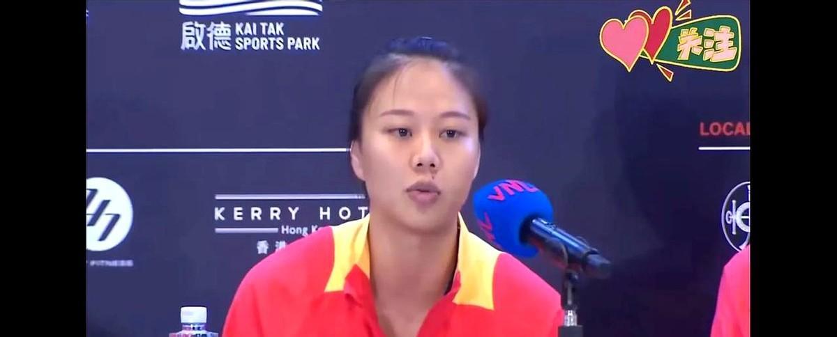世联赛中国对捷克女排的比赛第一局，双方比分接近。
中国女排以29：27先胜，以1