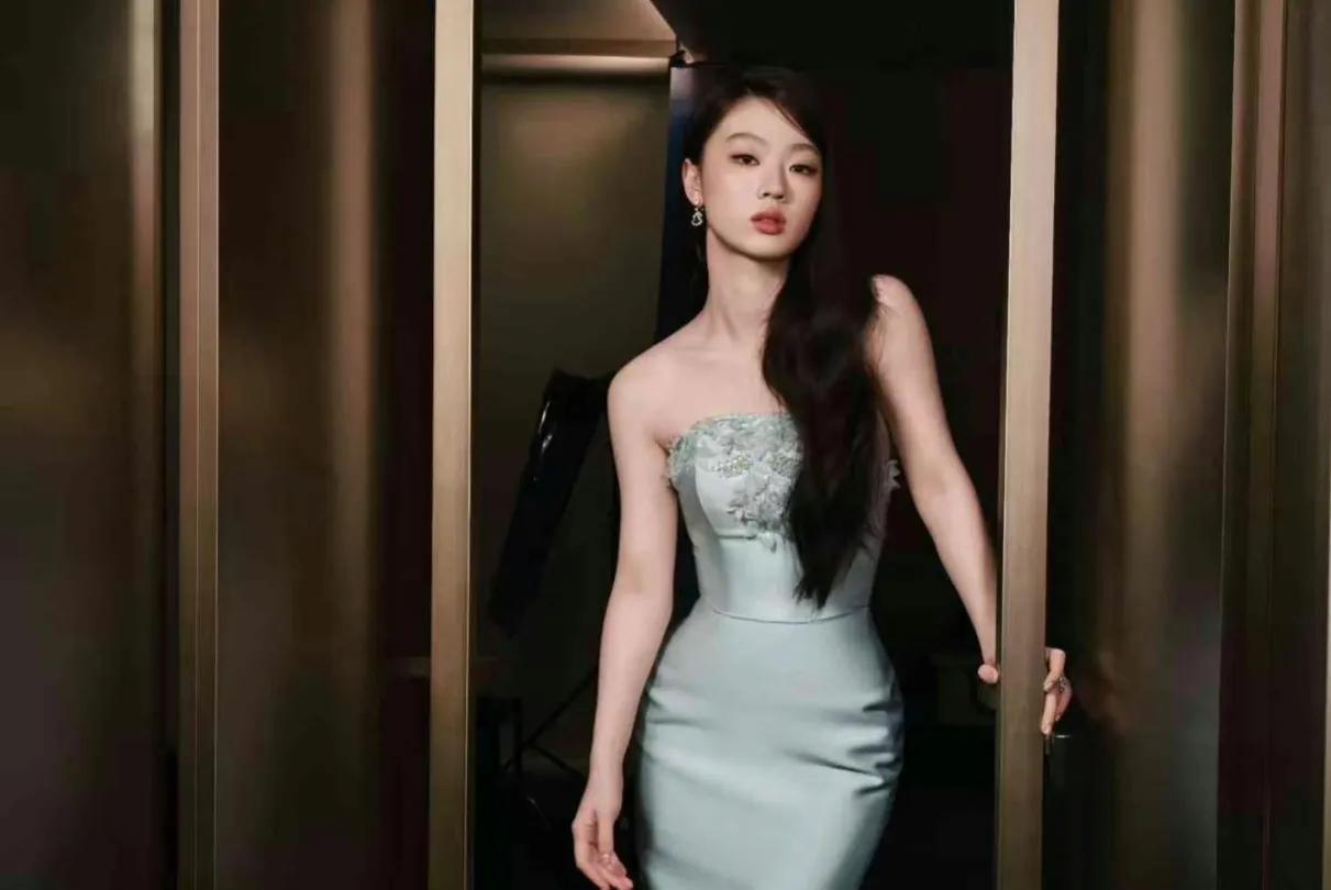 她的美只有懂得欣赏的人才明白。这姑娘在我眼里超美！