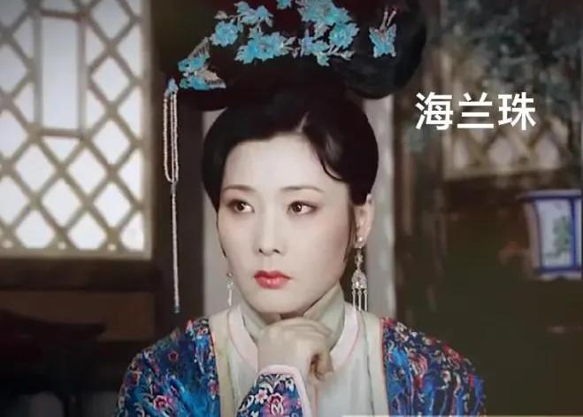 1634年，26岁海兰珠嫁给姑父皇太极，与姑妹侍一夫。很快，她便踩在姑姑和妹妹头