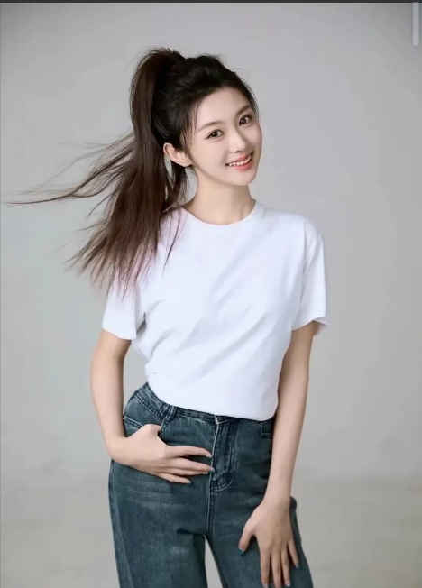 快来看看这位新晋校园女神！19岁的郑州姑娘郝怡霖考进北京电影学院表演系，自带处女