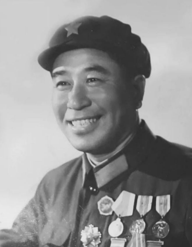 1951年的朝鲜战争中，7名弹尽粮绝的志愿军战士，被200名英军重重包围，在这千