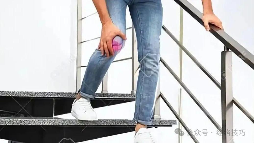 走路时膝盖突然 “咯噔” 发软，像踩空一样？别大意，这可能是这4种情况的信号！