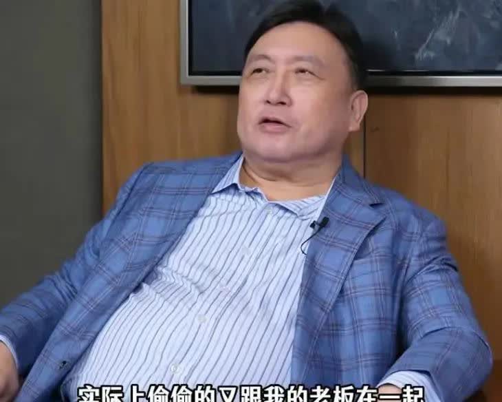 王晶是真的敢说啊！
他在节目中爆料，
说自己曾在片场被一位“最美女星”主动撩