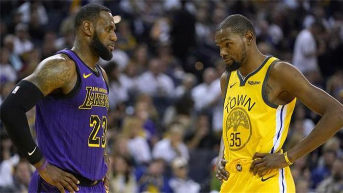 杜兰特：当年哈登去火箭，老詹很高兴！詹姆斯：别瞎说，是惊讶！