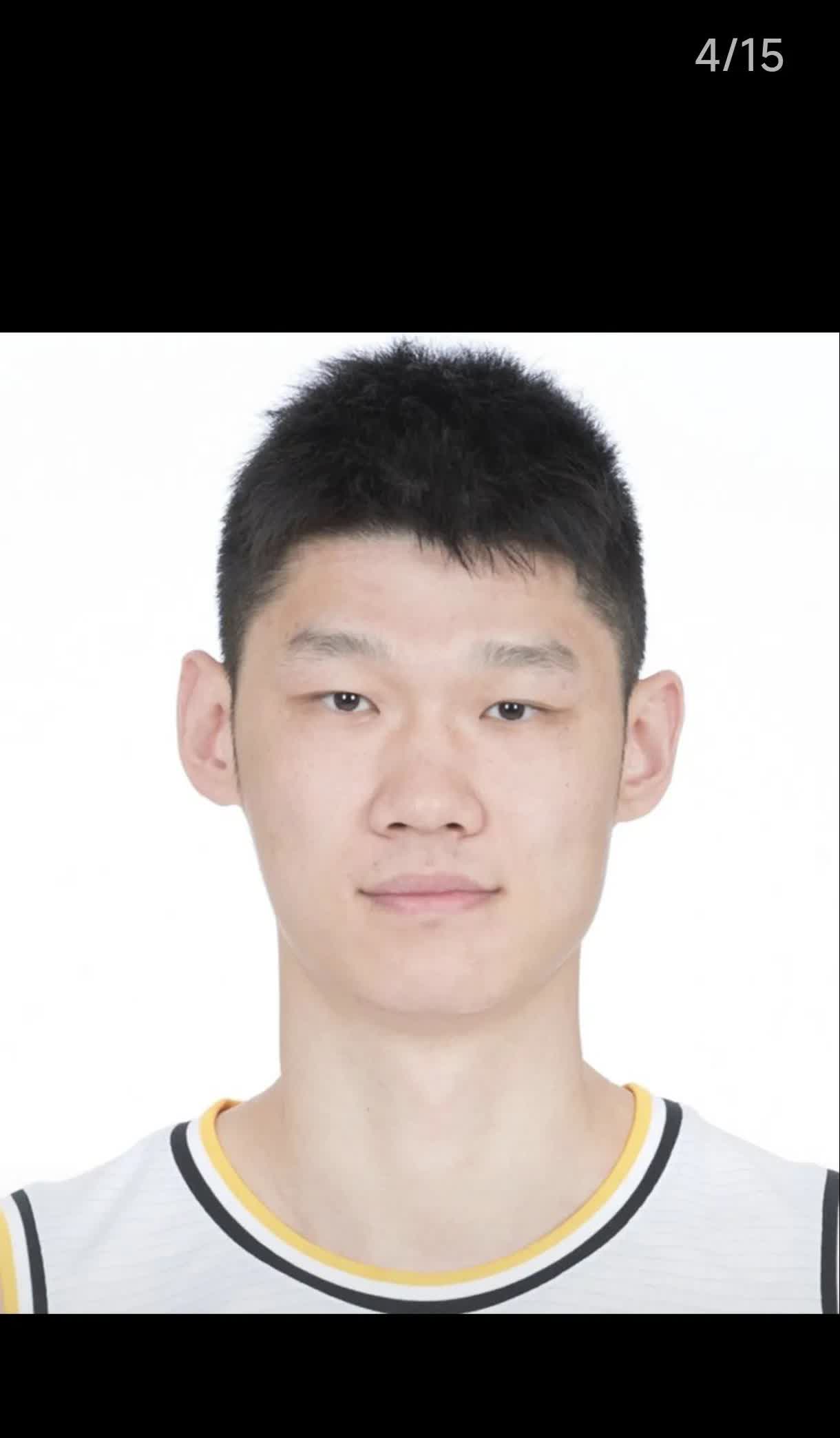 郭士强教练率领中国男篮在今天晚上和韩国男篮四分之一决赛，小伙子们打得不错。开场朱