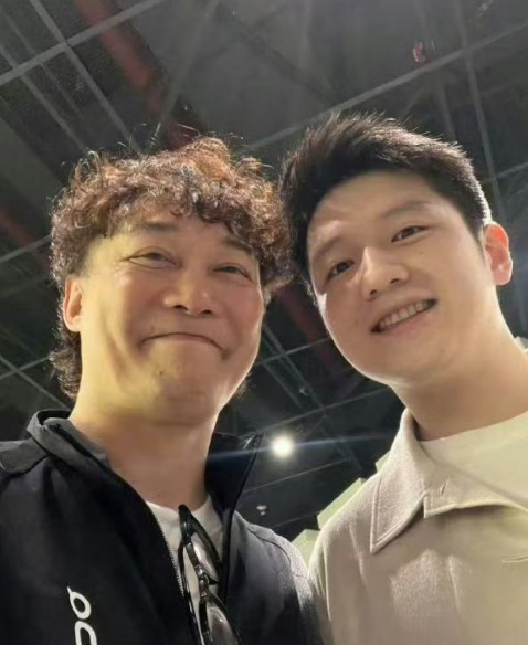 果然深情金曲不分圈层！赛场上是全力以赴的冠军，私下里是热爱音乐的普通人，这份对生