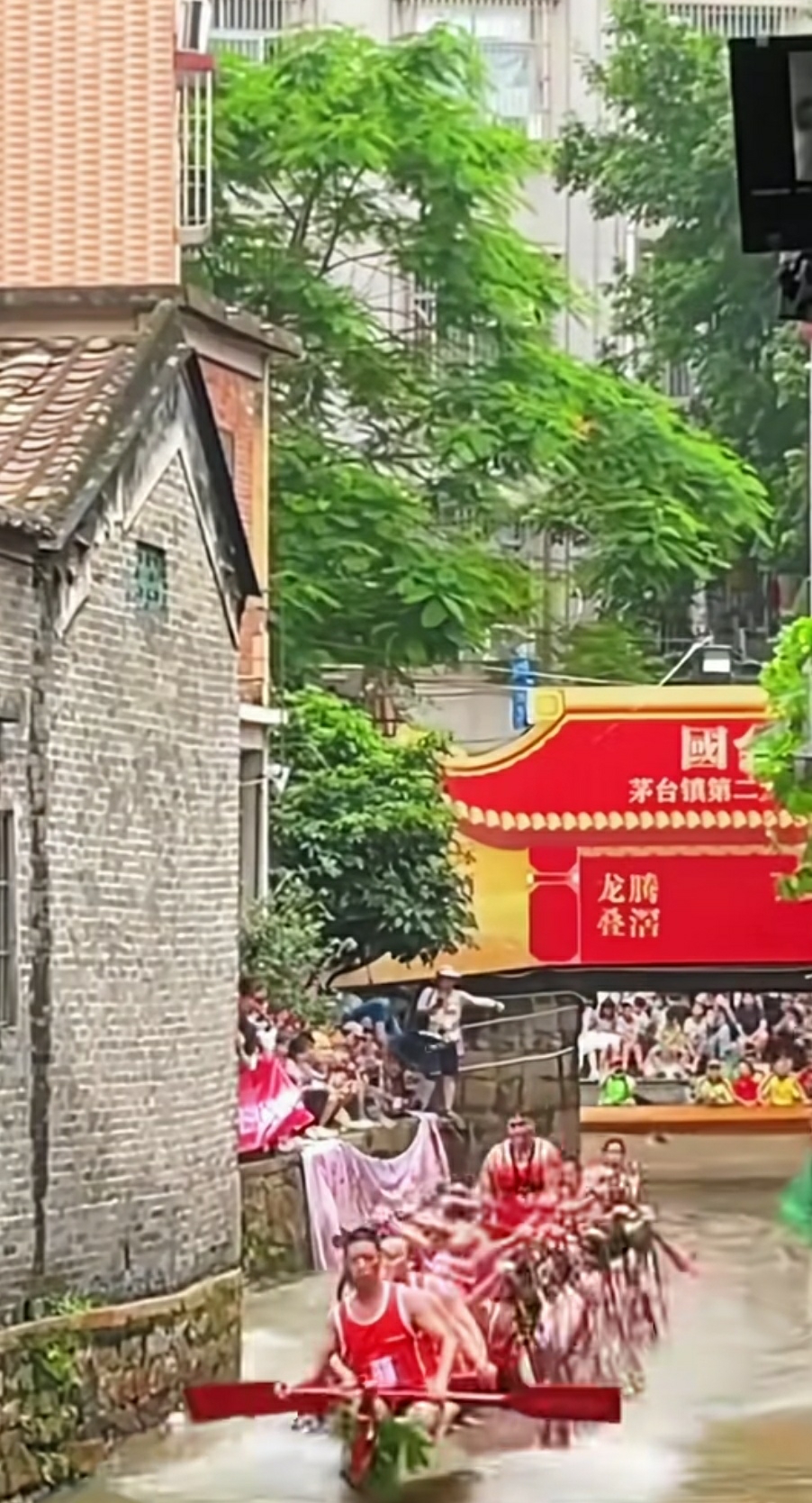 第一个好像是在偷懒。