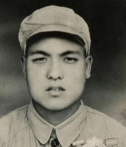 1953年，抗美援朝战争结束后，有人询问五星上将麦克阿瑟：“哪个中国人让你印象最