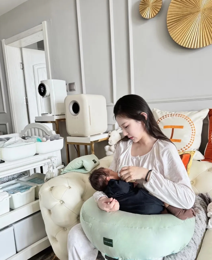 儿媳去医院生孩子，我给儿媳转账6666元红包，希望儿子晚婚顺顺利利儿媳当时开开心