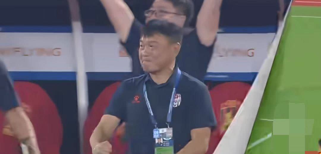 终于知道为什么盐城队3:2赢了苏州队！
不是因为盐城队的实力太强，
而是因为
