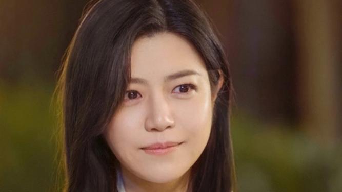 家人们谁懂！陈妍希吃个饭，被传成“替身文学”大女主