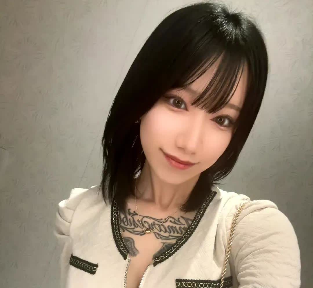 柊ゆうき的引退原因

柊ゆうき宣布引退。原因是她在一场摄影会上被顾客提出了不