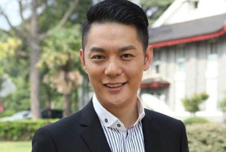 2017年，傅程鹏一回到家，就逼着相爱了21年的妻子离婚，程愫哭着求他：“咱们孩