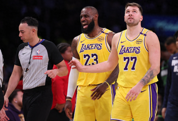 糖都被77吃了，角色球员肯定抱怨的

詹姆斯控场和77控场，球队活力完全不同。说