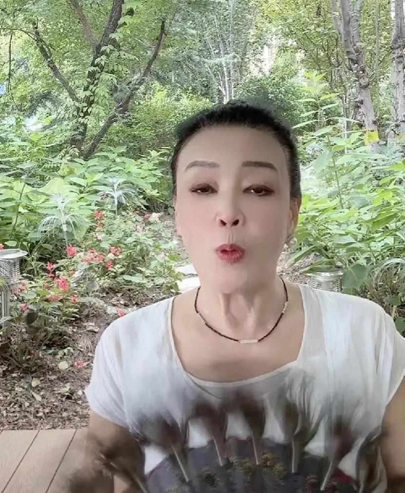 难怪汪小菲不想让张兰过多的靠近孩子们！张兰竟然还想像管企业一样管他们……
今天张