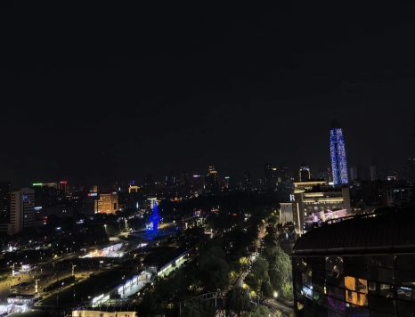 代驾小哥举报豪车车主酒驾
事情起因是代驾小哥碰见一辆豪车，车主非让小哥代驾开走，