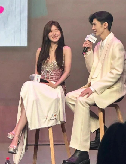 她这张脸内娱有代餐吗 ​​​？