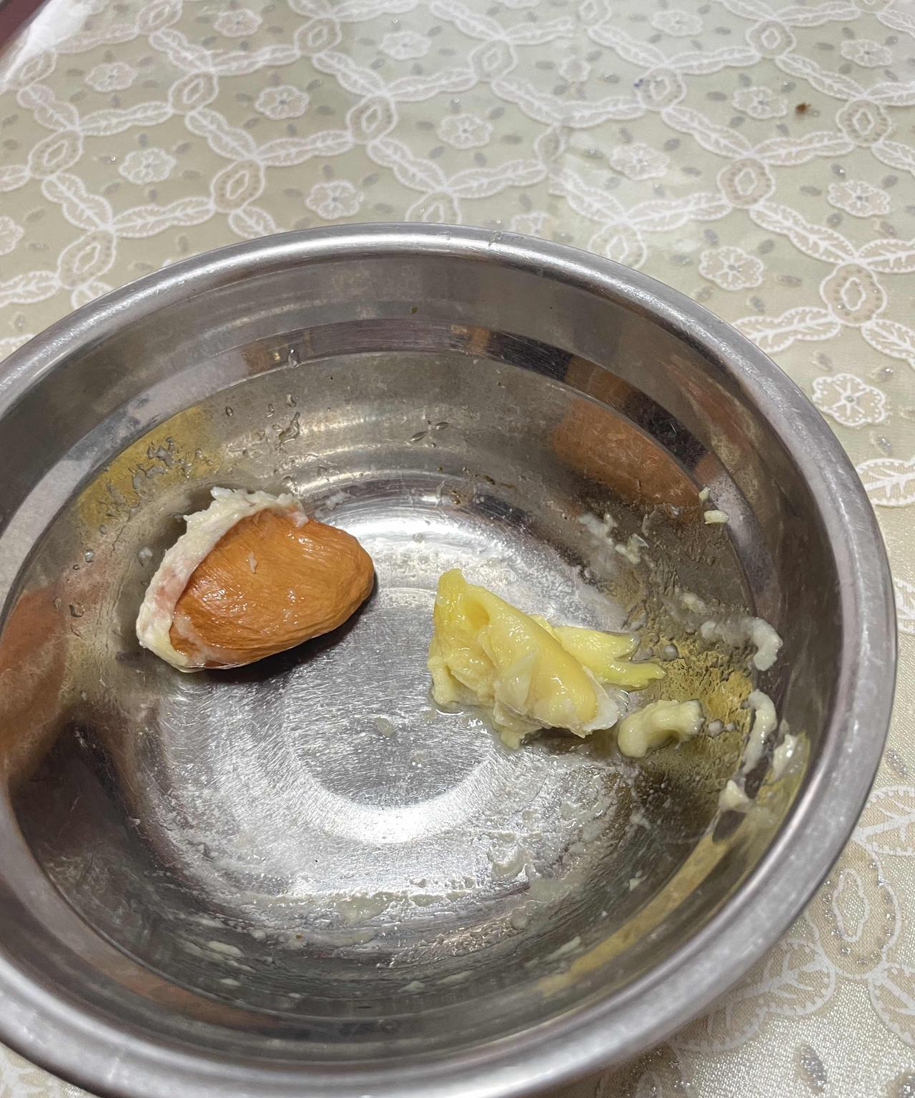 午休醒来，一块榴莲，满足。