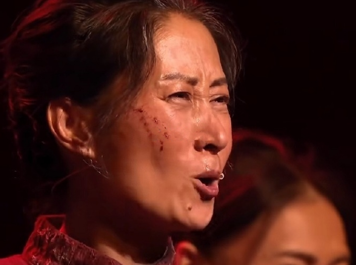 大家发现了吗？
刘敏涛演戏，
有个一辈子也改不掉的“毛病”，那就是她太豁得出去！