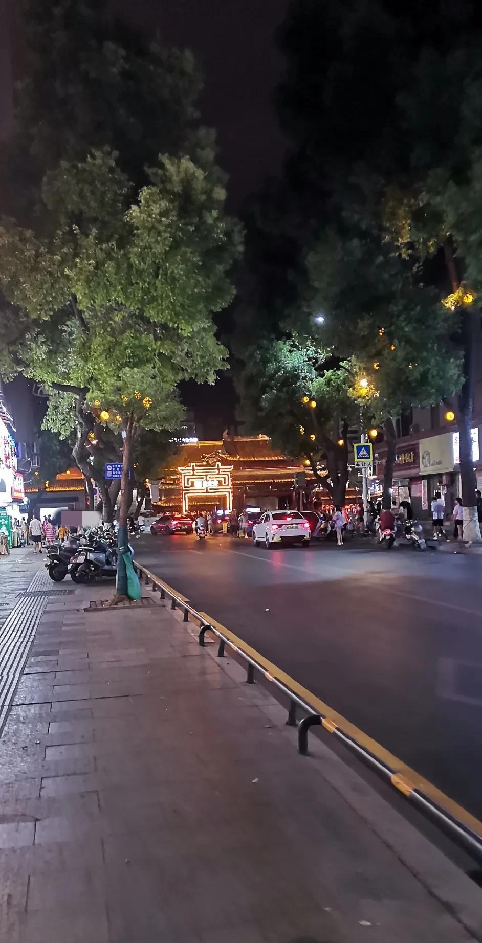 天塌了
同事被气得半死，儿子已经被警校录取，一家人欢天喜地等待着开学。
万万没想
