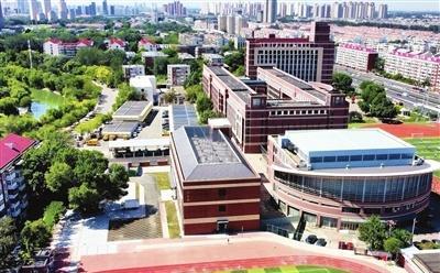 【#天津#这所学校实现“九年一贯”】近日，天津市民族中学附属小学二期综合楼“尚美