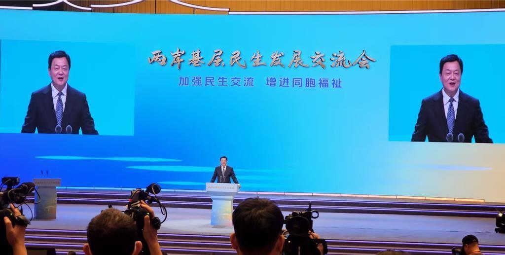 两岸交流会上，岛内代表提议大陆对台“零关税”：相信台湾人会感恩
据多家台媒报道，