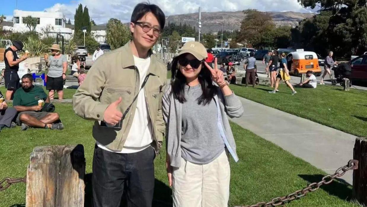 黄轩和女友新西兰度假状态引热议，年过40无赘肉被赞清爽