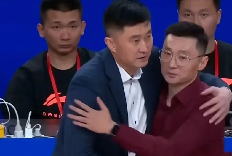 广东客场输广厦机会反而来了！本赛季可能是广东队冲击总决赛最佳时期，原因有三。
