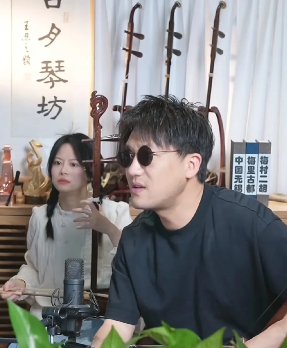 你若不播，我必退网。这是力哥对二饼说的话。最近老是有人妄图拆散力饼嫄组合，如今又