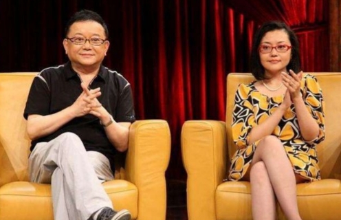 2006年，58岁的王刚三婚娶了小他20岁的郑艳东。新婚当晚王刚对郑艳东说：“我