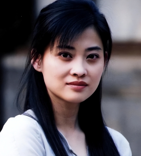 当年，梅婷生孩子时羊水栓塞，生命垂危，医生问家属：“救大人还是救孩子？”关键时刻