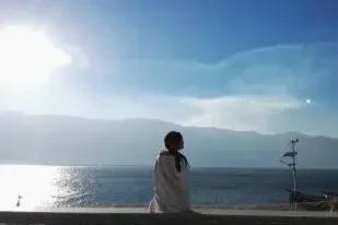                       海之韵
         夏日，几位