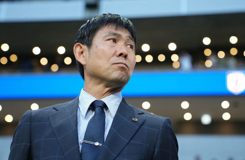 日本男足主帅森保一真是不知天高地厚！最近森保一教练在接受媒体采访时聊到了在明年美