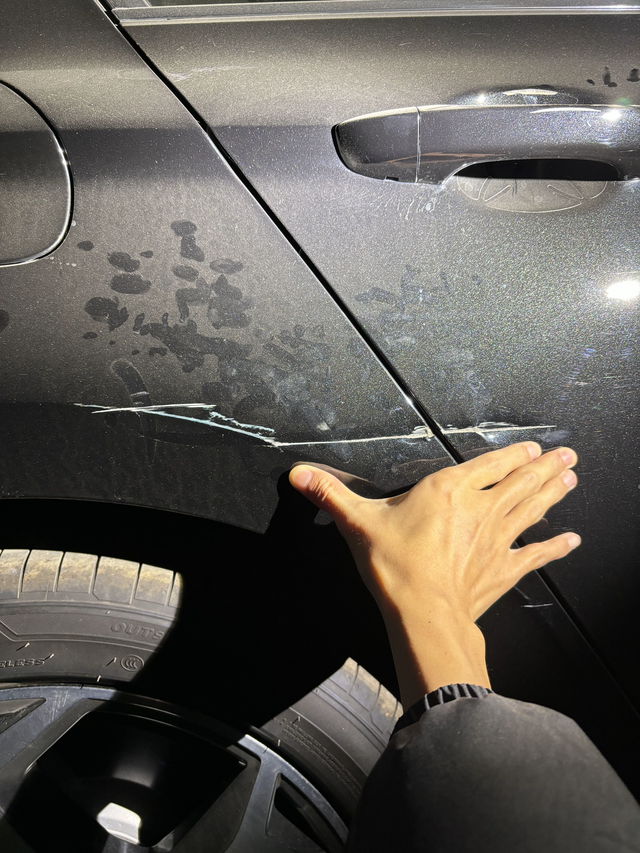 25款迈腾330豪华被刮
喝酒的电三轮老头在右侧机动车道乱变道，我在中间直行车道