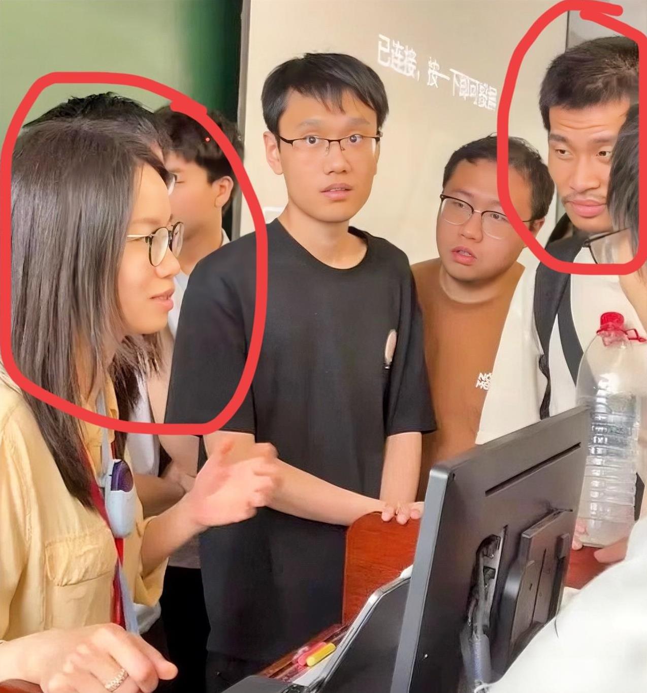 王虹名气再大又咋样？我只服韦神！人家韦东奕拒绝普林斯顿、哈佛的橄榄枝，就算哈佛配