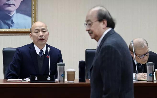 大罢免进入第三 阶段投票热战，战斗蓝在台北市荣星花园，举办《北北基反恶罢团结大会