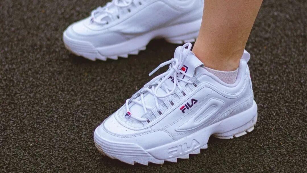 始祖鸟、斐乐连续惹怒中产，安踏进入多事之冬