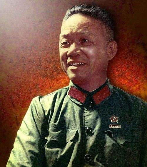 韩先楚的笑，是谦逊的笑，是自信的笑，是最灿烂的笑。