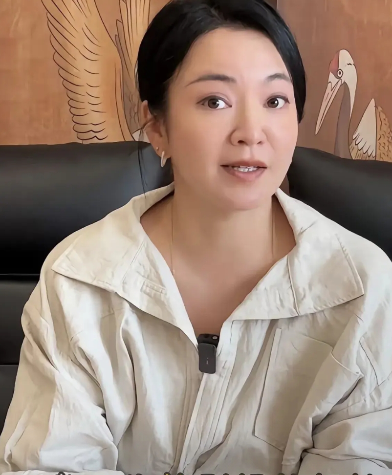 阿雅感觉挺不厚道的，大S去世以后她参与黄春梅小S的互动不多，但是为了跟大众有话说