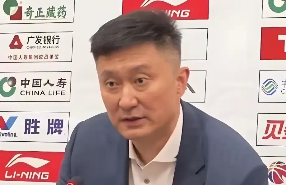 广东男篮0:2输球回到主场，徐杰回主场要爆发，应有大号三双的表现，如此球队有望在
