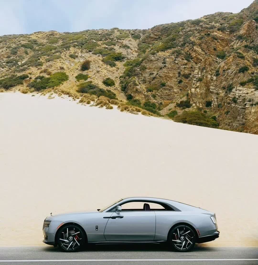 来一辆只能早·晚才能拥有的车
Rolls-Royce Spectre Blac