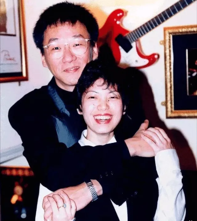 1985年，蔡琴嫁给大她10岁的杨德昌，对方表示“只结婚，不同房。”蔡琴同意了，