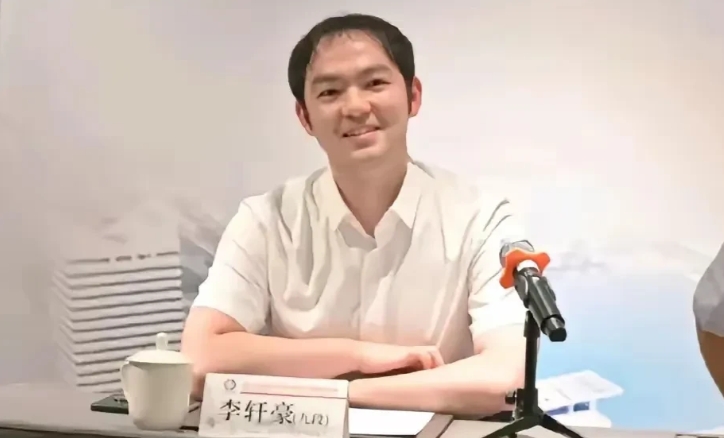 徐奉洙——挺身而出力挺李轩豪的真露杯英雄
当第十四届春兰杯，中国棋手李轩豪分别击