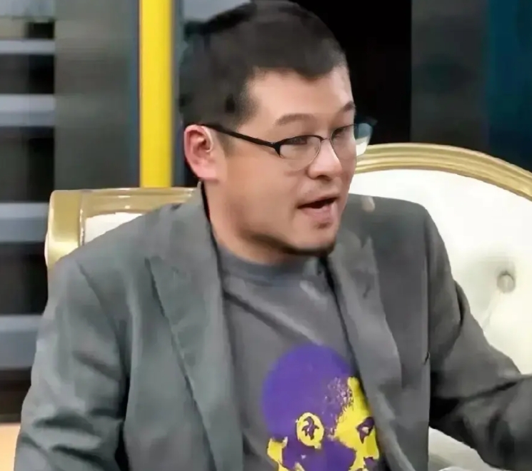 杨毅：那些建议张子宇去美国打球的，都是脑子有病的。

近日，杨毅在谈到张子宇该不