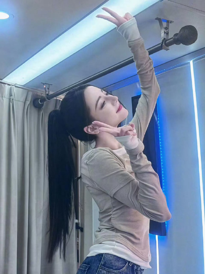 如果你还没有见过迪丽热巴梳大光明高马尾